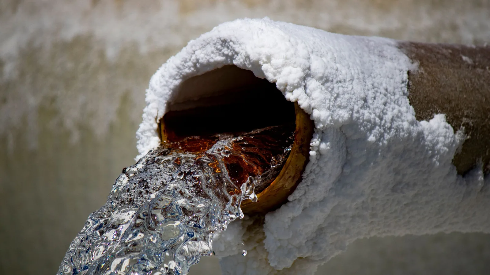 Comparatif adoucisseurs d’eau domestique : capacité et entretien