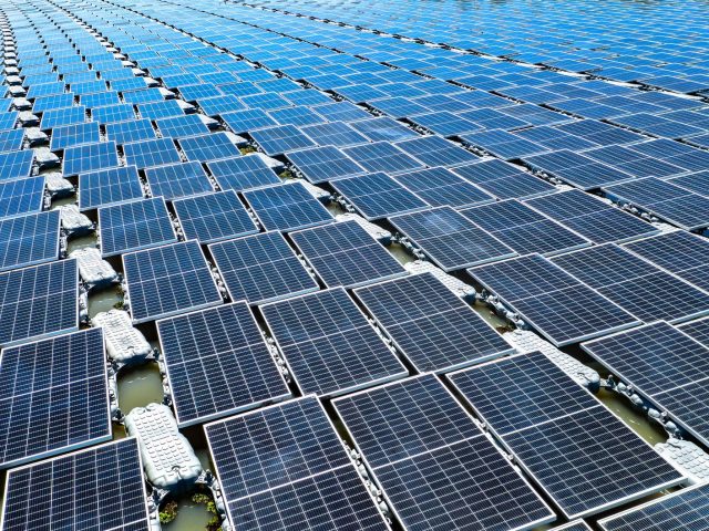 Les puits artésiens solaires : une solution durable pour l’eau